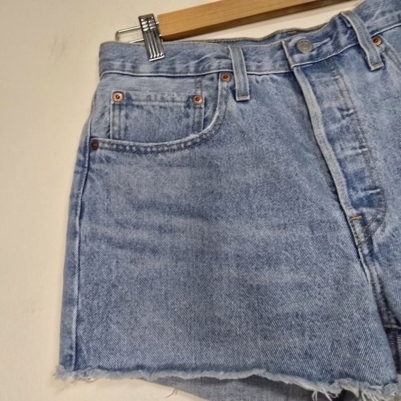 Levis 501 Rigid Blue Jean Shorts Buttonfly Raw Hem Casual Wardrobe staple basic - Picture 4 of 11